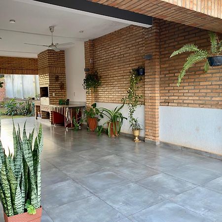 Moderna Y Unica Casa Independiente Con Jardin Y Estacionamiento Ciudad del Este Exteriör bild