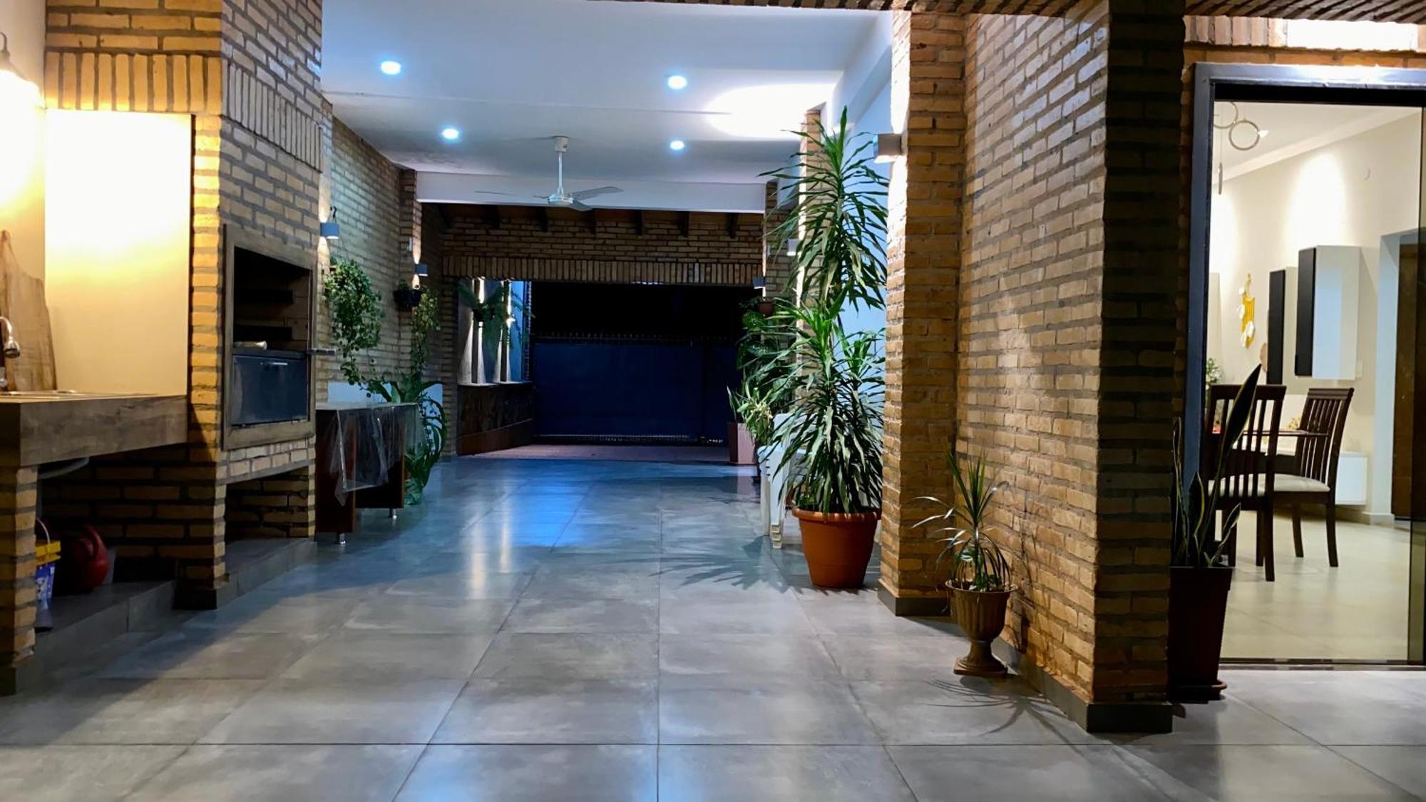 Moderna Y Unica Casa Independiente Con Jardin Y Estacionamiento Ciudad del Este Exteriör bild